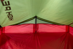 Компактная палатка для «легкоходов» и велосипедистов High Peak Siskin